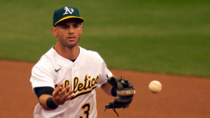 Giants officially welcome Tommy La Stella with backloaded deal; pick DFA victim