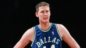 Steve Kerr tweets condolences after former NBA center Shawn Bradley paralyzed