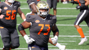49ers trade down five spots with Raiders, draft bulldozing Notre Dame guard Aaron Banks