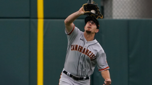 Alex Dickerson latest Giant to hit IL as Mike Yastrzemski returns