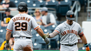 Giants bounce back with excellent pitching and nifty Dubon defense to salvage split
