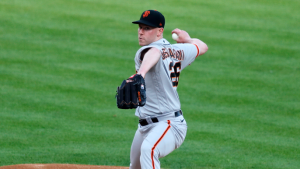 DeSclafani deals in Reds return, but Giants might have headache with early Flores exit
