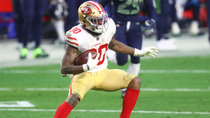 49ers get bad news on Jeff Wilson Jr. as running back competition opens up