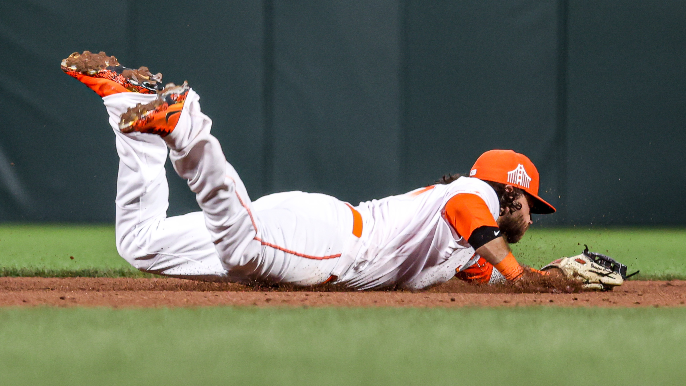 Brandon Crawford’s glove and arm save Giants in particularly entertaining win