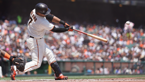 Giants bash their way to win, retain best record in baseball