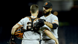 Giants blow six-run lead but still beat Diamondbacks in extras