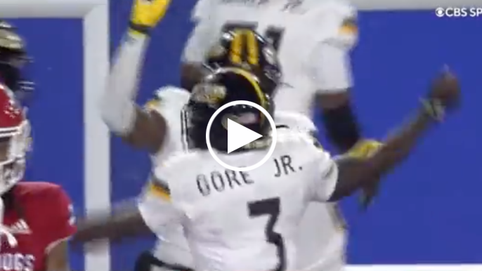 Frank Gore Jr. forced to play emergency quarterback, leads Southern Miss to victory