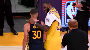 Sports world reacts to Stephen Curry breaking 3-point record