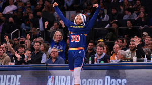 Curry, Warriors celebrate historic night