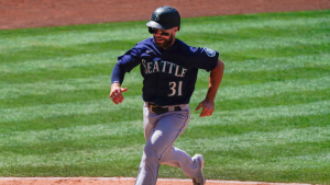 Giants acquire utility infielder in another trade with Mariners