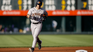 Giants score early and often in 12th straight win over Rockies