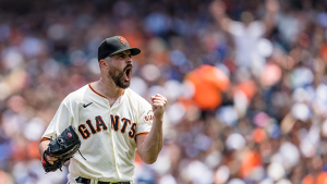 Giants cap weekend with first sweep of Dodgers since 2016