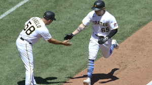 Jack Suwinski walks off Giants to prevent SF sweep
