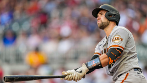 Giants outhit Braves in wild offensive showcase