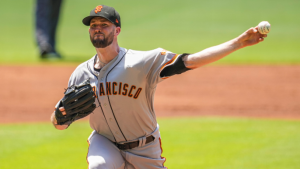 Wood disintegrates, Giants waste chances in one-run loss