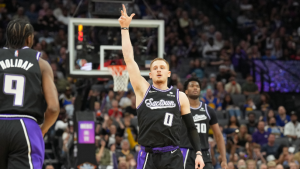 Warriors sign former Kings guard Donte DiVincenzo to two-year deal [report]