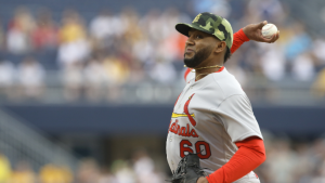Giants claim reverse-split right hander from Cardinals