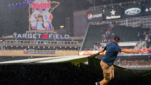 Doval blows lead, Giants fall in extras as road trip slog continues