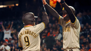 Giants’ late rally not enough vs. Padres in dark point of season