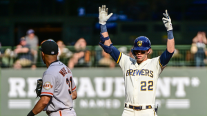 Bats dormant as Giants drop both doubleheader games to Brewers