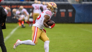 Elijah Mitchell leaves 49ers-Bears with knee injury, will not return