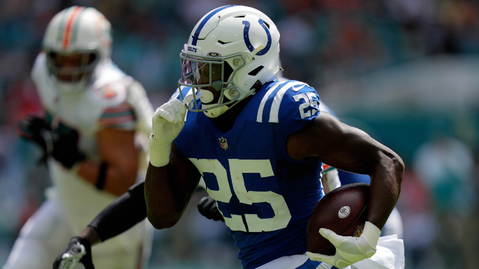 49ers reportedly sign former Colts starting running back to practice squad, promote safety to active roster