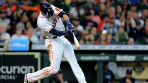 Giants claim one of tallest position players in MLB off waivers