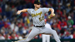 Giants elevate veteran reliever, option promising rookie