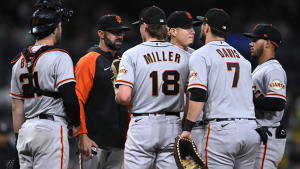 Giants back at .500 after Padres erupt in 8th inning