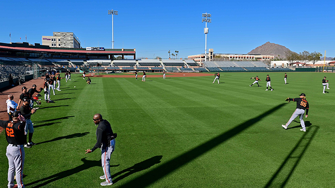 Giants name surprise starter for Cactus League opener