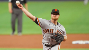 Giants break losing streak, beat Marlins in extras with late power-surge