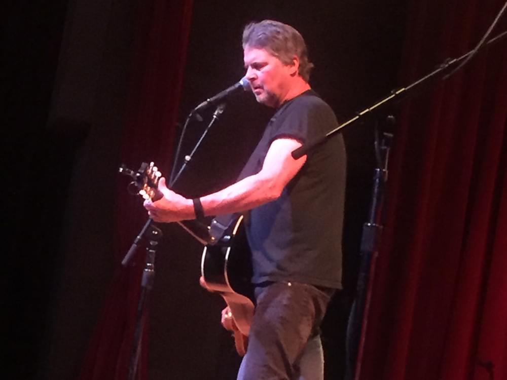 May 11: Live-Stream Calendar With Chris Knight, Sara Evans, Ross Ellis, Lewis Brice & More