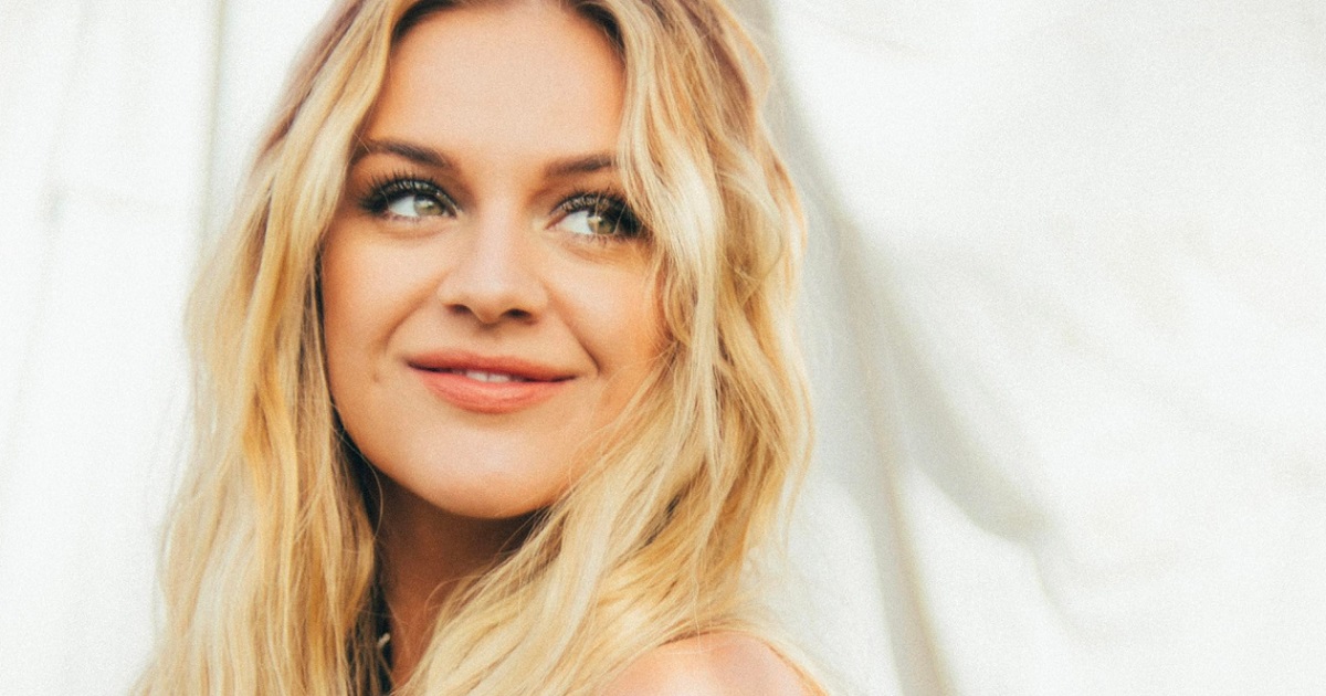 In Case You Missed It – Kelsea Ballerini Appeared on JKL With Chelsea Handler as Guest Host