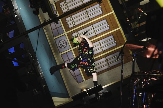 How did Billie Eilish dance on the ceiling? CLICK HERE!