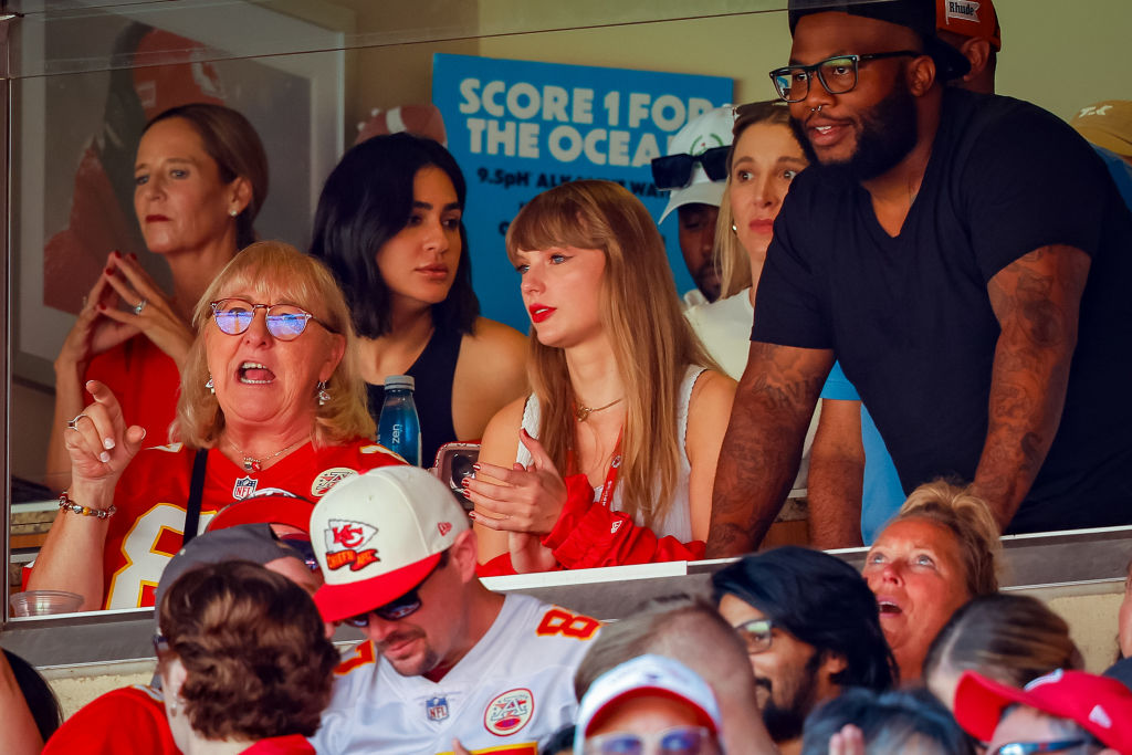 Why was Taylor Swift booed at the Super Bowl?