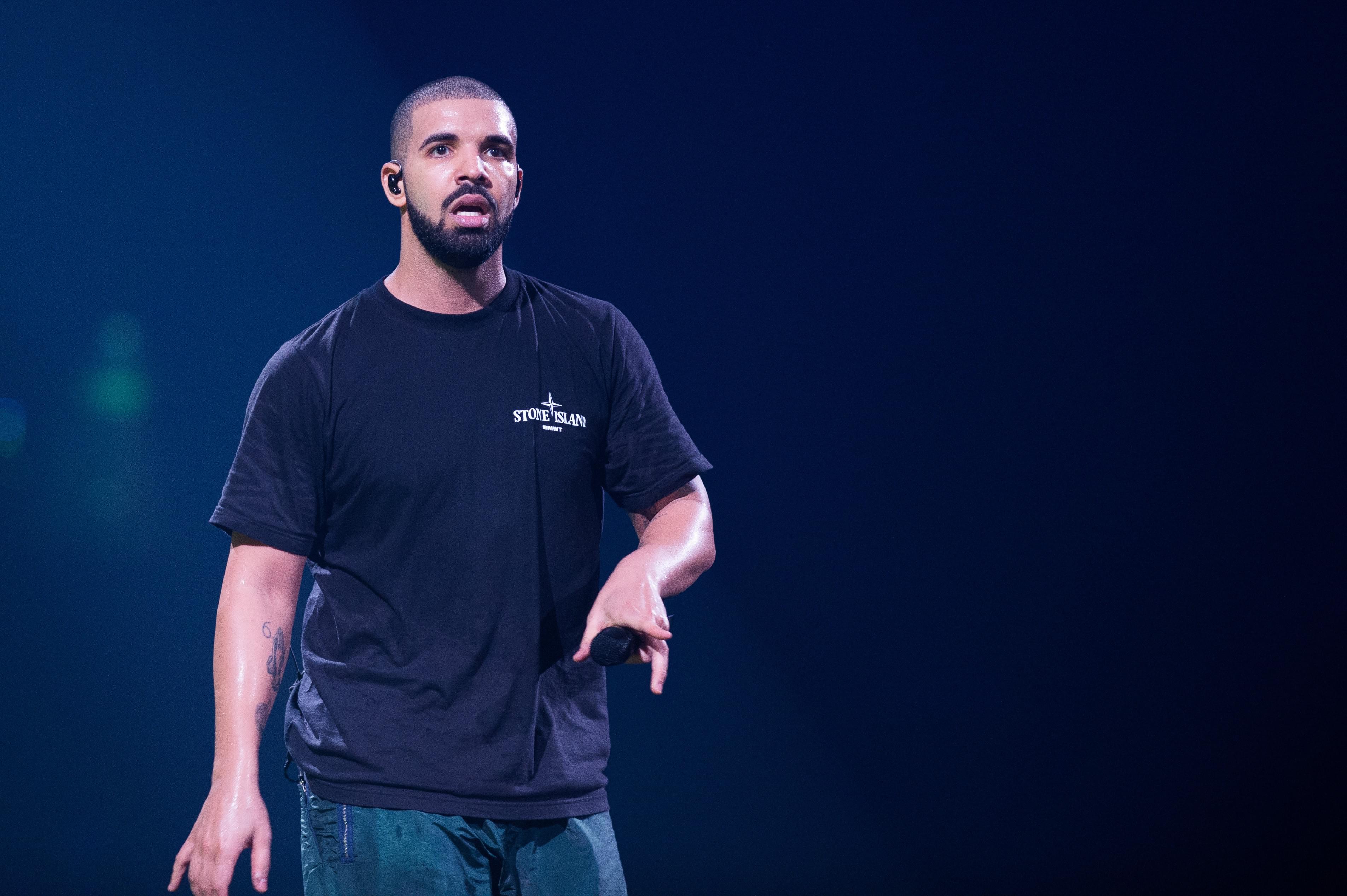 Drake Gets Booed Off Stage