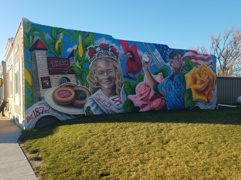 Tabor Reveals Community Mural