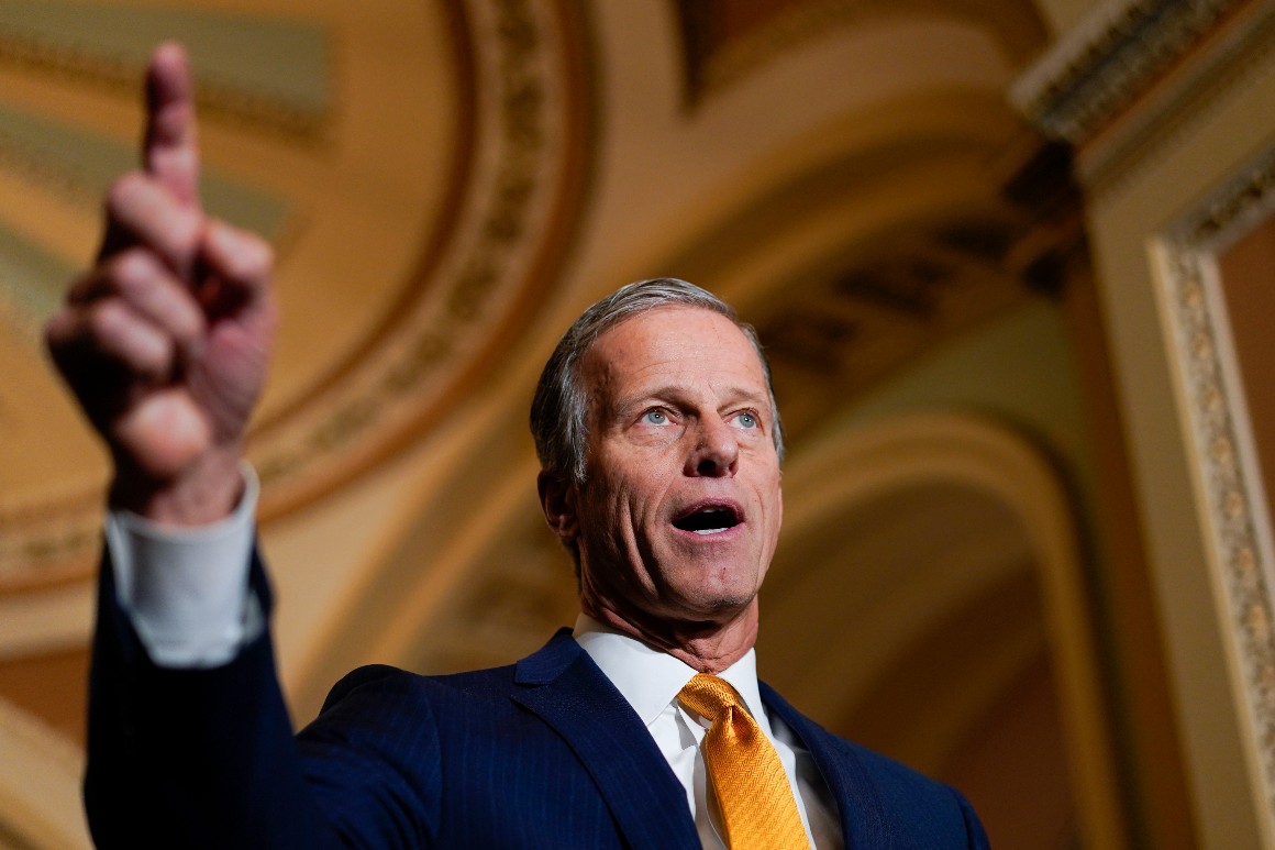 Thune Hosts Yankton Community Roundtable