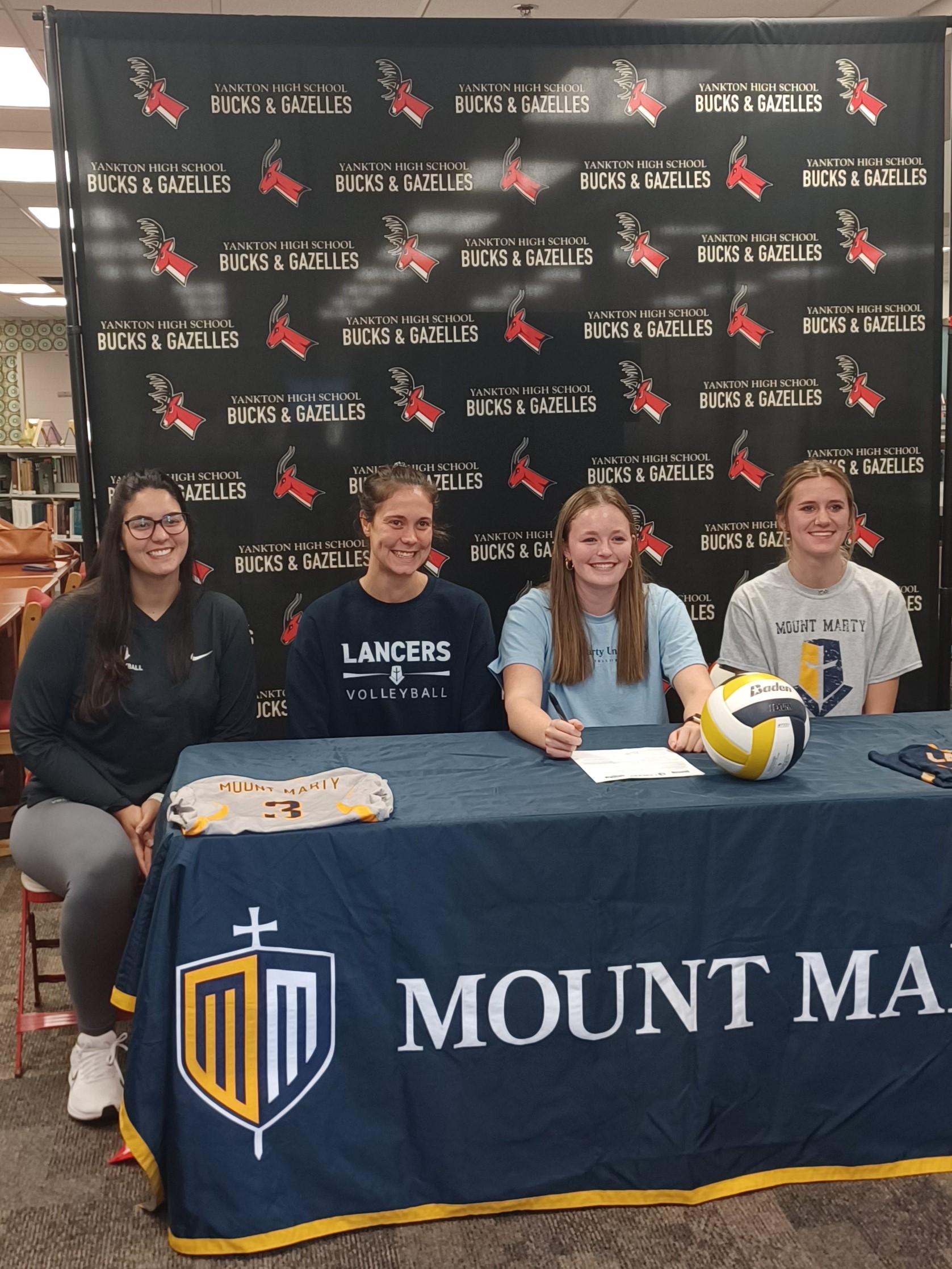 Drotzmann Signs with MMU Volleyball