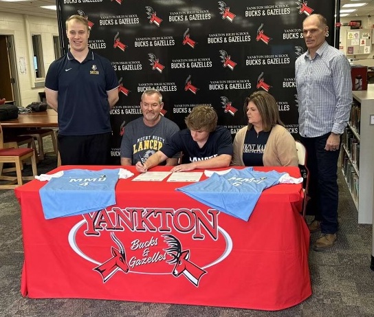 Ty Binde Signs with Mount Marty Soccer