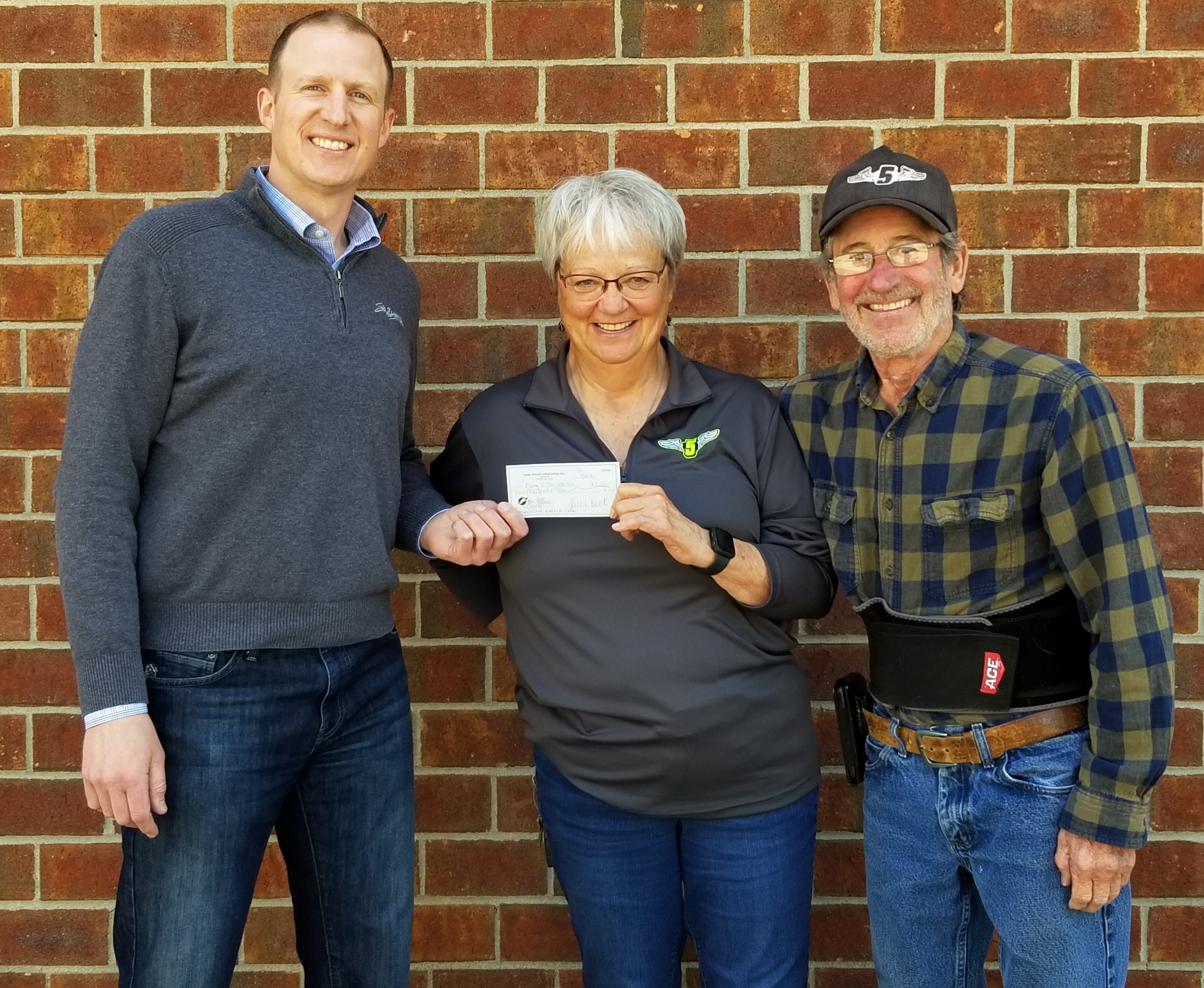 Oahe Hockey Donates to Flying 5 Foundation