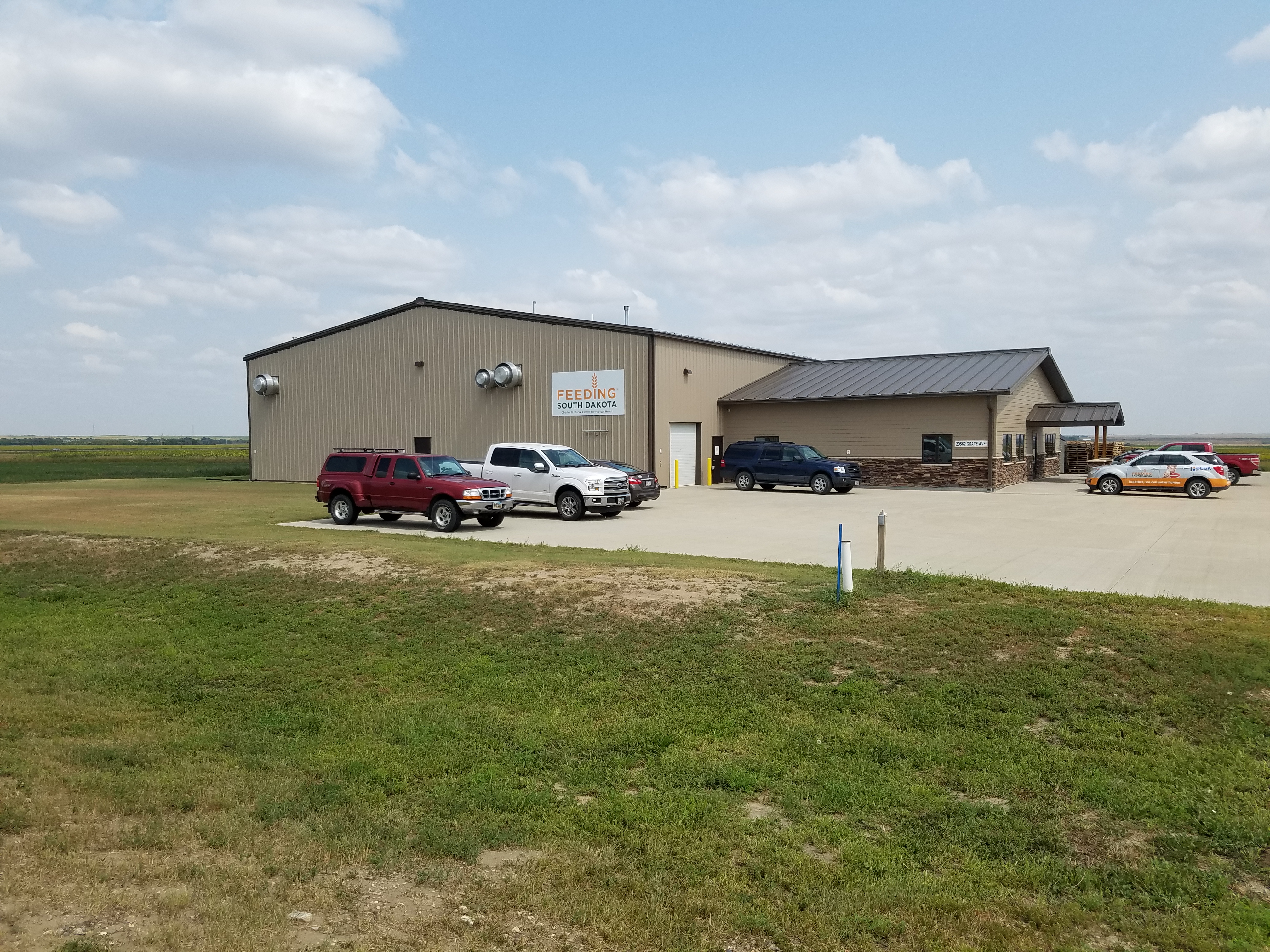 South Dakota Community Foundation Helping Feeding South Dakota Find Volunteers For Pierre Distribution Center