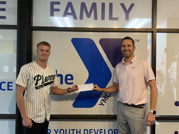 Kienholz Donates to Y as Gatorade Player of the Year