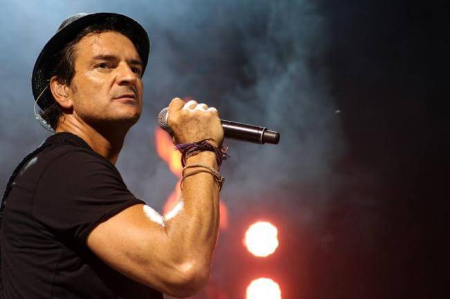 En Pleno Show en NY Ricardo Arjona insulta a Donald Trump