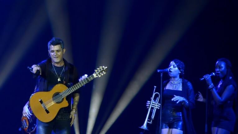 Alejandro Sanz echa de un concierto en México a hombre que pegaba a una mujer