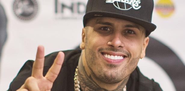 Nicky Jam pasa tremenda vergüenza en “sex shop”