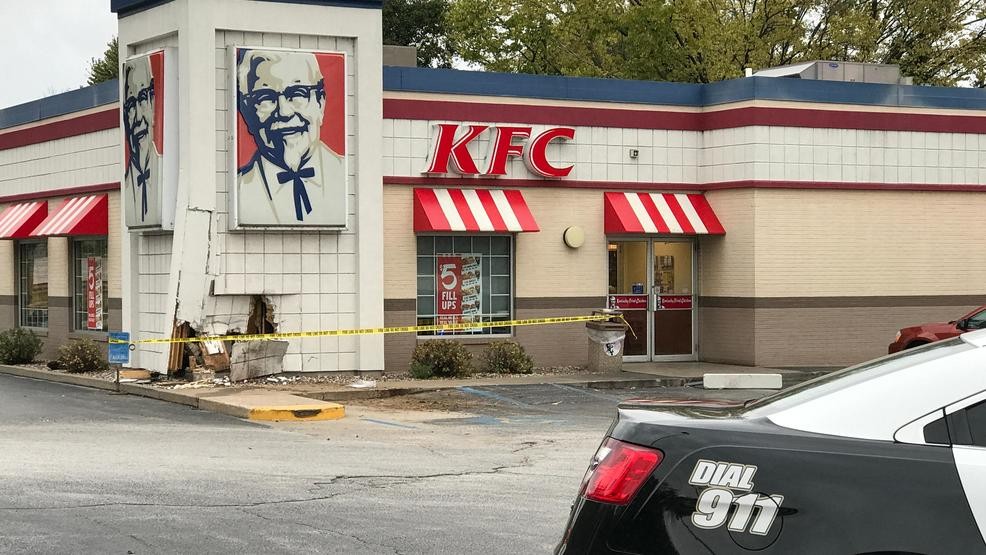 HANNIBAL KFC BUILDING DAMAGED IN CAR ACCIDENT