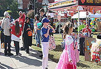 [VIDEO] Families Celebrate Halloween Early in Downtown Rome (2025)