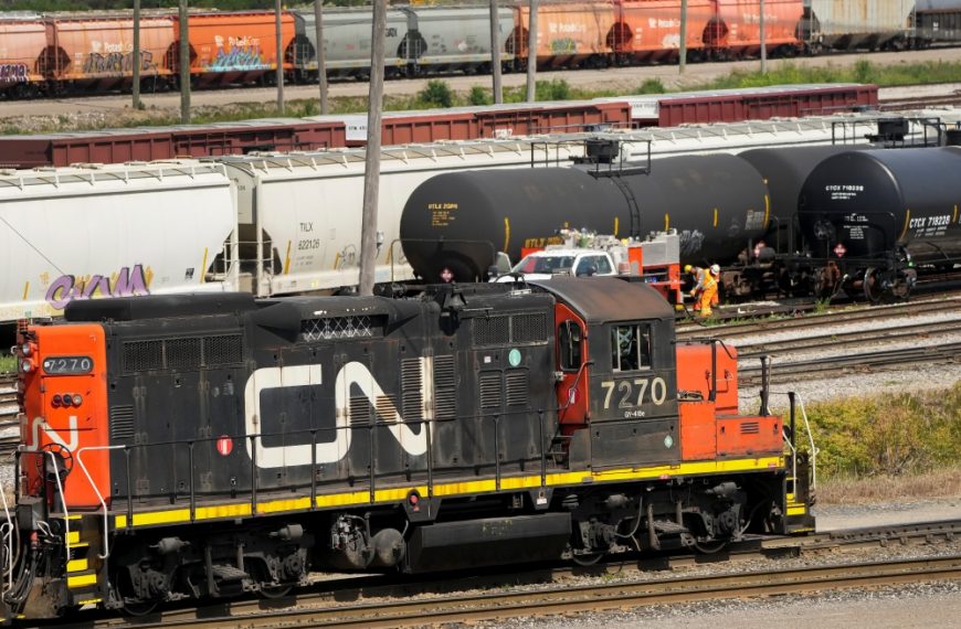 Rail workers reject binding arbitration offer as strike threat still looms: CN