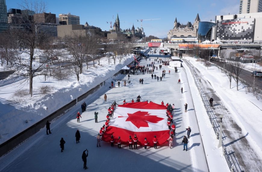 Statistics Canada says population rose to 41,528,680 at Jan. 1 as growth slowed